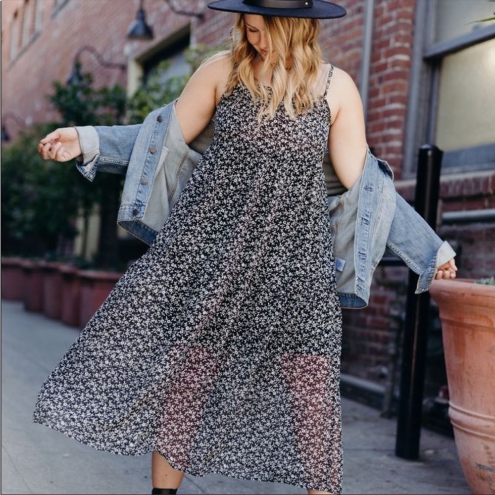 Carly Jean Los Angeles floral maxi dress. Size small.